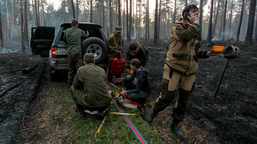 Волонтеры из «Отряда 111.62» во время тушения лесного пожара в Иркутской области, 2019 год