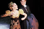 Олег Меньшиков и Анна Дубровская в сцене из спектакля «Горе от ума», 1998 год