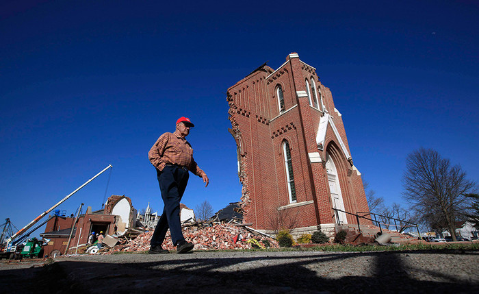 1&nbsp;марта. Католическая церковь в&nbsp;Риджуэе, Колорадо, разрушенная мощным торнадо.