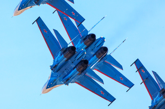 Российские истребители Су-27 