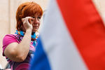 Женщина у посольства Нидерландов, Киев