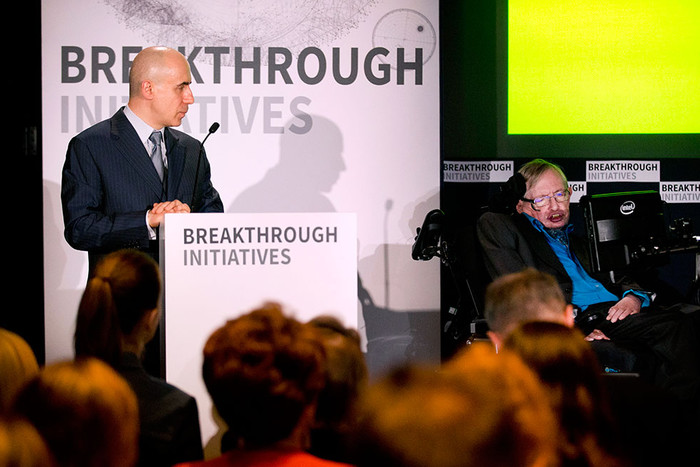 Юрий Мильнер и Стивен Хокинг на пресс-конференции Breakthrough Initiatives в Лондоне