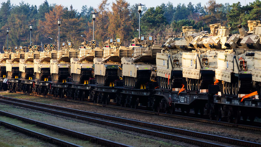 В Польшу прибыла первая партия танков Abrams, полученных взамен переданных Украине Т-72