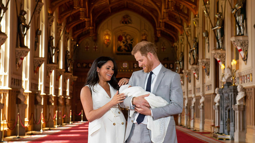 Принц Гарри, герцогиня Сассекская Меган и их сын, 8 мая 2019 года 