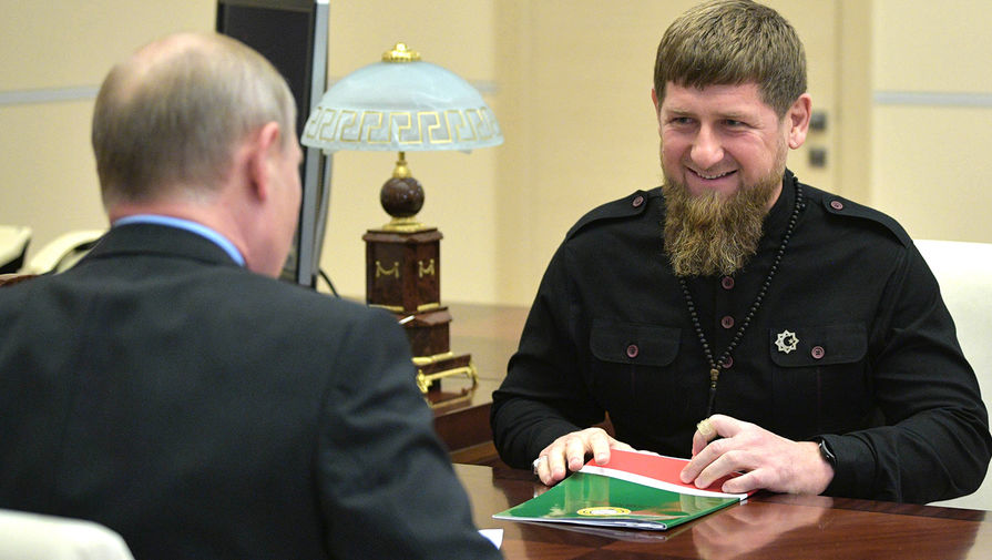 Путин наградил Кадырова орденом "За заслуги перед Отечеством"