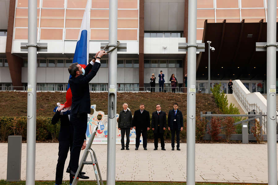 Российский флаг спустили перед зданием Совета Европы в Страсбурге, 16 марта 2022 года