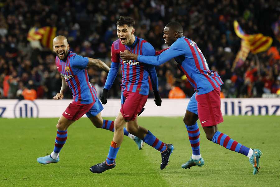 Педри празднует гол в матче «Барселона» — «Севилья» 