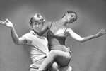 Михаил Барышников на репетиции во время танца с балериной Джудит Фьюгейт в Лос-Анджелесе, Калифорния, 1979 год