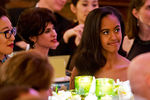 Дочь президента США Малия Обама на праздничном ужине в Белом доме