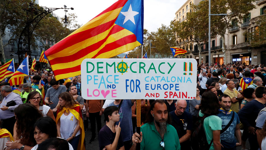 Участники демонстрации в&nbsp;Барселоне, 21&nbsp;октября 2017&nbsp;года