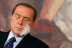 Сильвио Берлускони принимает участие в пресс-конференции, посвященной реформе судебной системы, во дворце Киджи в Риме, Италия, 2011 год