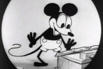 Первое появление Микки Мауса в мультфильме «Безумный самолет», который вышел 15 мая 1928 года