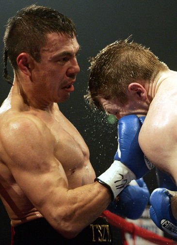 Бой между&nbsp;Костей Цзю и британским боксёром Рикки Хаттоном, 2005 год