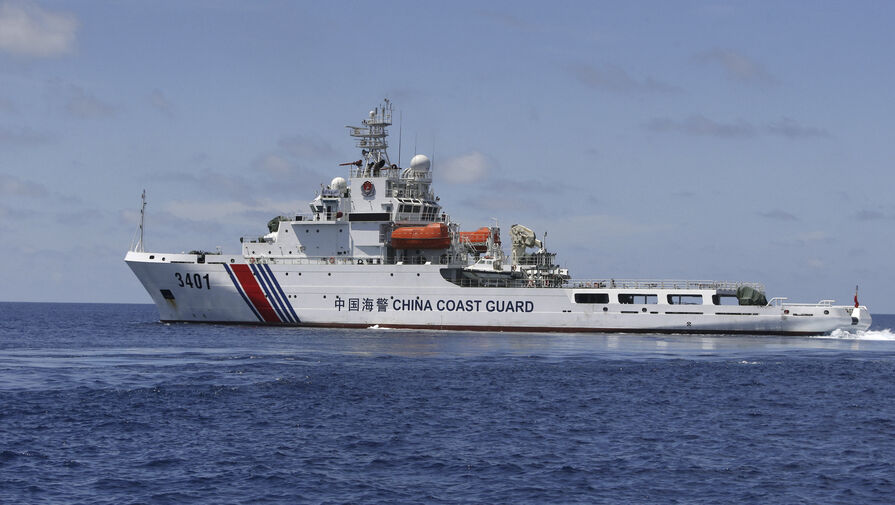 Катер береговой охраны КНР столкнулся с филиппинским судном