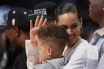 Алиша Кис пришла на «Матч звезд» со своим ребенком