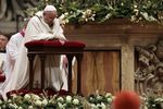 Папа Римский Франциск возглавил праздничную службу в Ватикане в соборе Святого Петра