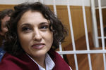 Виктория Павленко, обвиняемая в краже собаки-поводыря у инвалида по зрению Юлии Дьяковой, во время рассмотрения по существу дела в Гагаринском суде