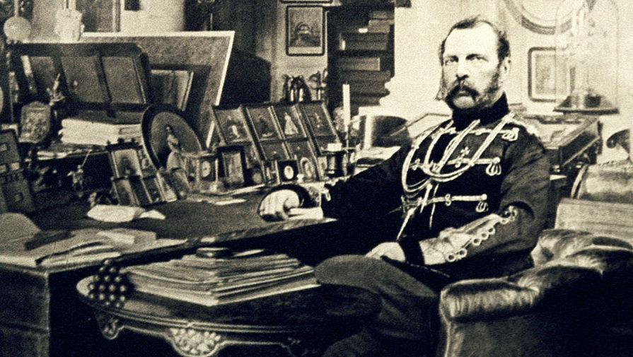 Император Александр II в рабочем кабинете, 1880 год