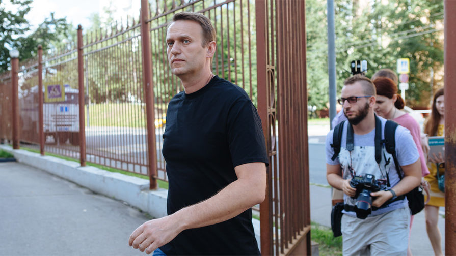 Политик Алексей Навальный перед заседанием Симоновского районного суда Москвы, 3 августа 2017 года