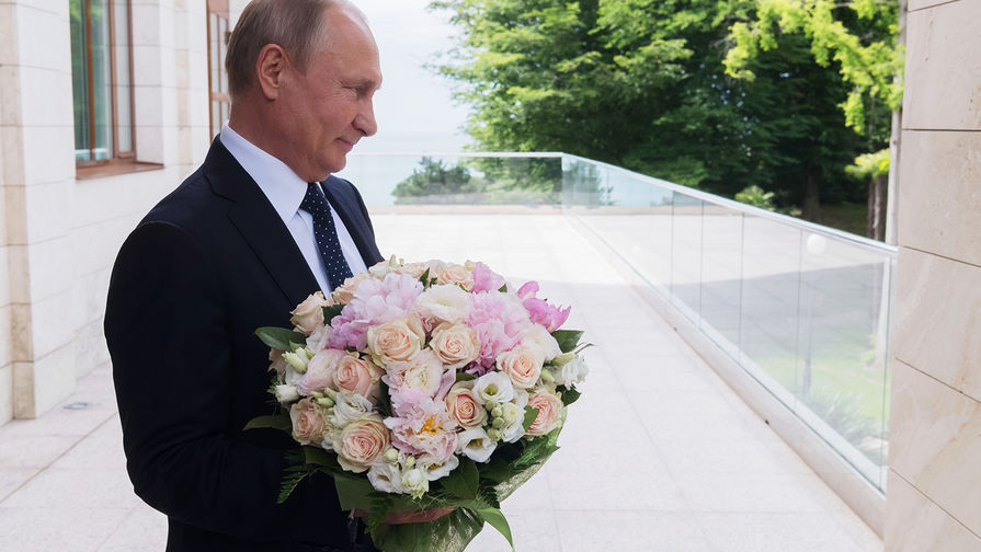 Президент России Владимир Путин перед&nbsp;встречей с&nbsp;Ангелой Меркель в&nbsp;Сочи, 18 мая 2018 года