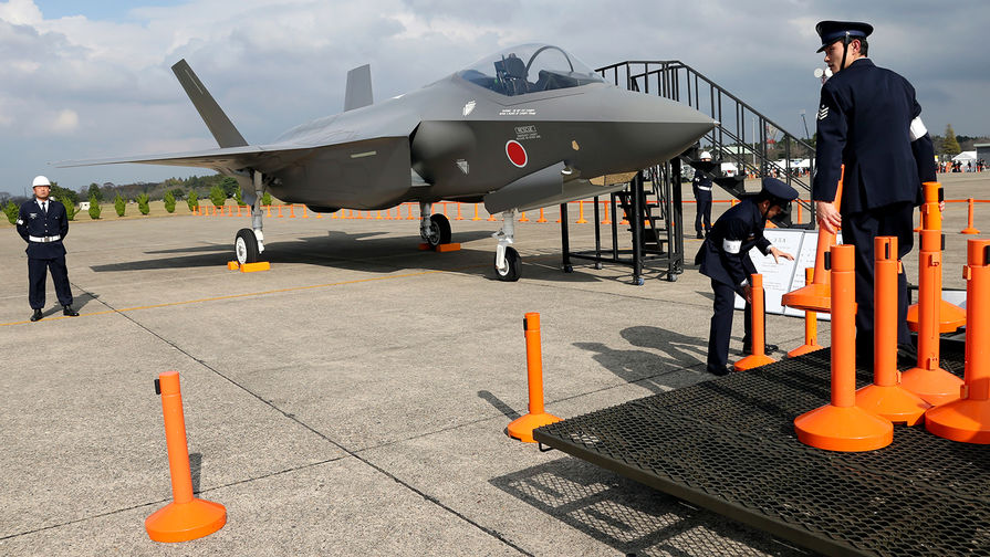 Истребитель F-35 Воздушных сил самообороны Японии на авиабазе к северу от Токио, 2014 год