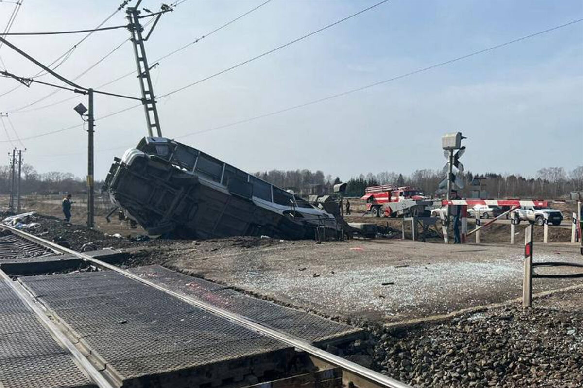 В СК взяли на контроль дело с аварией на переезде в Ярославской области -  Газета.Ru | Новости