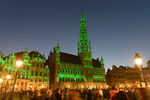 Брюссельская Гран-Плас горит зеленым цветом по случаю Дня святого Патрика