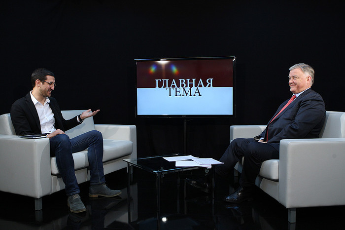 Заместитель главного редактора Евгений Шипилов и Владимир Якунин во время интервью редакции «Газеты.Ru»