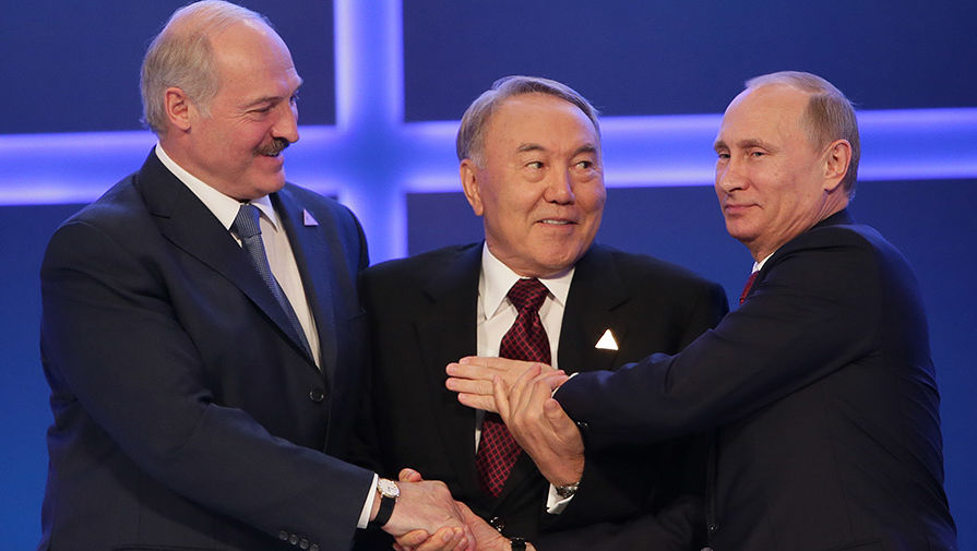 Александр Лукашенко, Нурсултан Назарбаев и Владимир Путин после подписания соглашения о создании Евразийского экономического союза