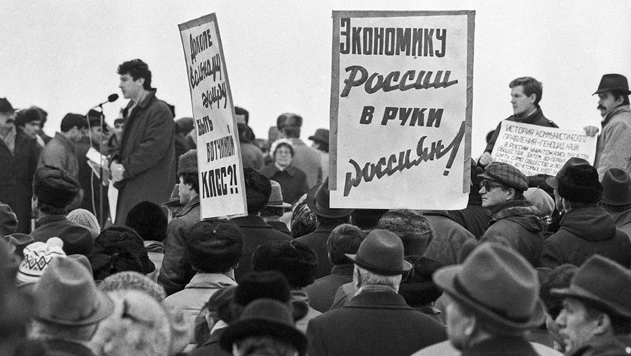Борис Немцов выступает на&nbsp;митинге, организованном движением «Демократическая Россия», 1990&nbsp;год