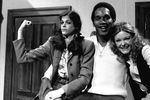 1978 год. О. Джей Симпсон с актрисами Джильдой Рэднер (слева) и Джейн Куртинa (справа) 