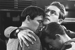 <b>«Коллеги» (1962)</b>
<br><br>
Картина, снятая по одноименной повести Василия Аксенова, рассказывает о трех друзьях, которые после окончания медицинского института получают распределение в разные места. Впереди Сашу (Василий Ливанов), Алексея (Василий Лановой) и Владьку (Олег Анофриев) ждут серьезные испытания, но вместе они преодолеют все трудности, сохранив при этом достоинство и верность студенческой дружбе. Из-за диссидентской деятельности Василия Аксенова фильм долгое время пролежал на полке и крайне редко показывался по телевизору. 