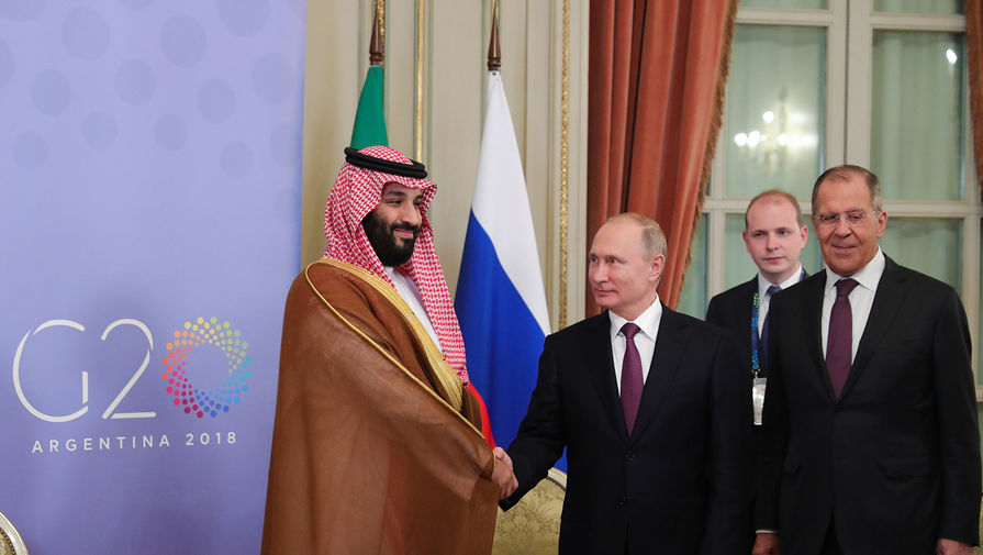 Принц Саудовской Аравии Мухаммед ибн Салман Аль Сауд, президент РФ Владимир Путин и министр иностранных дел РФ Сергей Лавров (слева направо на&nbsp;первом плане) во время встречи в&nbsp;рамках 13-го саммита лидеров стран &laquo;Группы двадцати&raquo; (G20), 1 декабря 2018 года