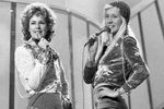 Анни-Фрид Лингстад и Агнета Фельтског во время выступления на конкурсе «Евровидение», 1974 год