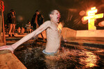 Ивановская область. Мужчина во время крещенских купаний в реке Волге около санатория имени Станко, 19 января 2023 года