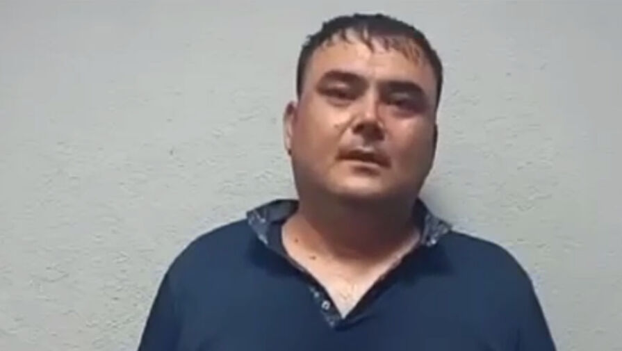 Мужчина, задержанный за мелкое хулиганство, оскорбил полицейских и извинился на видео