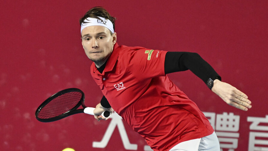 Бублик вышел в полуфинал турнира ATP-250 в Гонконге
