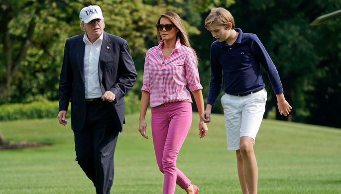 Дональд Трамп, Меланья Трамп и их сын Баррон Трамп в Белом доме, 27 августа 2017