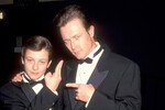 Эдвард Ферлонг и Роберт Патрик (сыгравший роль робота T-1000 в «Терминатор 2») на церемонии вручения премии People's Choice Awards, 1992 год
