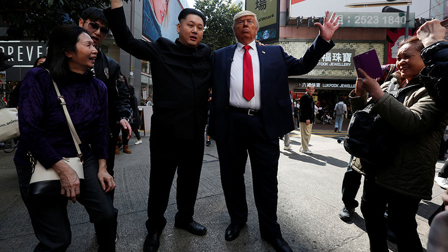 Двойники Дональда Трампа и Ким Чен Ына в Гонконге, 25 января 2017 года