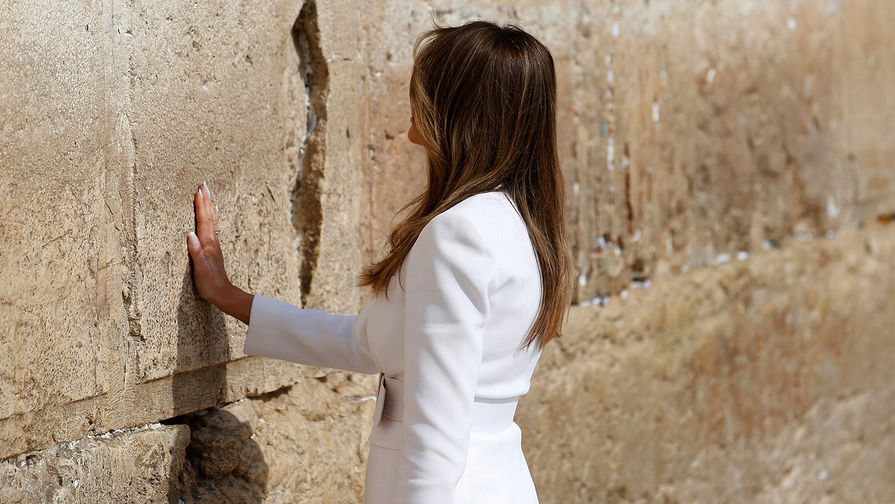 Меланья Трамп у&nbsp;Стены Плача в&nbsp;Иерусалиме, 22&nbsp;мая 2017&nbsp;года