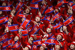 Северокорейская команда поддержки во время зимней Олимпиады в южнокорейском Пхенчхане, февраль 2018 года