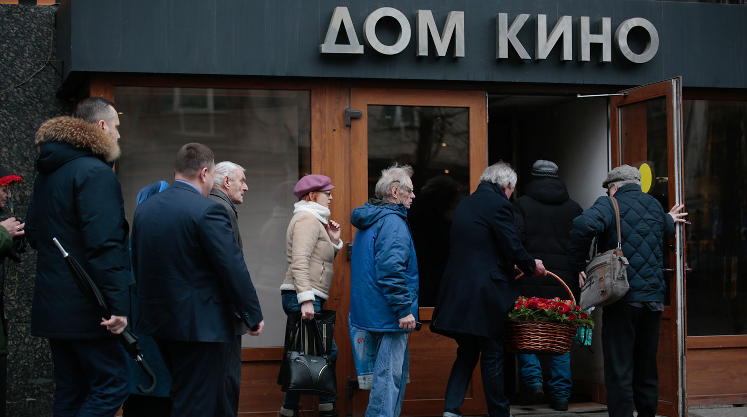 Перед началом церемонии прощания с народным артистом России Алексеем Булдаковым в Центральном доме кино в Москве, 8 апреля 2019 года