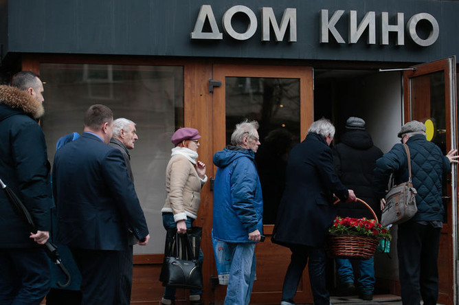 Перед началом церемонии прощания с народным артистом России Алексеем Булдаковым в Центральном доме кино в Москве, 8 апреля 2019 года