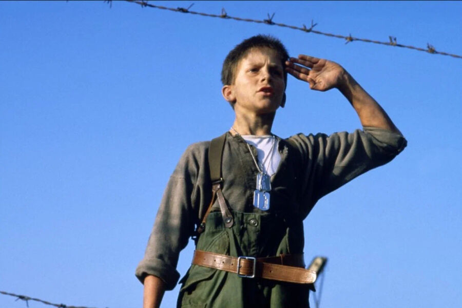 <b>Кадр из&nbsp;фильма «Империя солнца» (1987)</b>
<br><br>
В&nbsp;том же году Бэйла пригласил на&nbsp;главную роль Стивен Спилберг: 13-летний подросток сыграл в&nbsp;военной драме мальчика Джейми, который до&nbsp;Второй мировой войны жил с&nbsp;родителями в&nbsp;Шанхае, но с&nbsp;началом японской оккупации оказался с&nbsp;ними разлучен. Мальчику придется бороться за&nbsp;выживание, он окажется в&nbsp;лагере для&nbsp;интернированных лиц, переживет предательство и смерть друга, &mdash; и за&nbsp;эту роль Бэйла наградят специально по&nbsp;этому случаю созданной премией «Лучший молодой актер» Национального совета кинокритиков США.