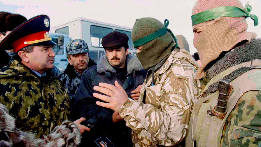 Переговоры об условиях освобождения заложников, захваченных чеченскими боевиками под командованием Салмана Радуева в Кизляре