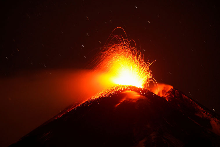 Извержение вулкана Этна на Сицилии, 15 февраля 2021 года