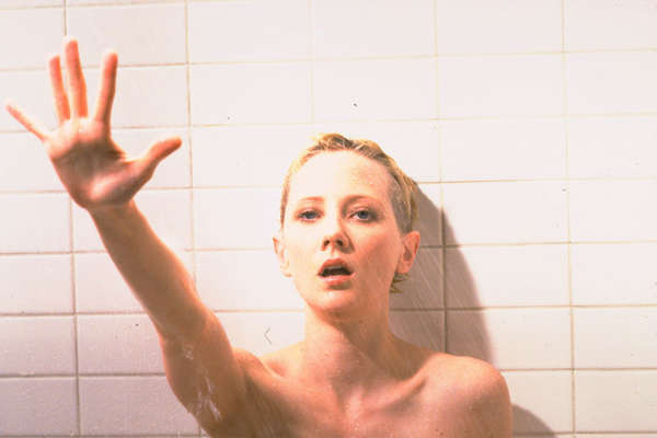 Кадр из фильма «Психо» (1998)