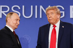 Президент РФ Владимир Путин и президент США Дональд Трамп во время пресс-конференции на военной базе Эльмендорф - Ричардсон на Аляске, 16 августа 2025 года