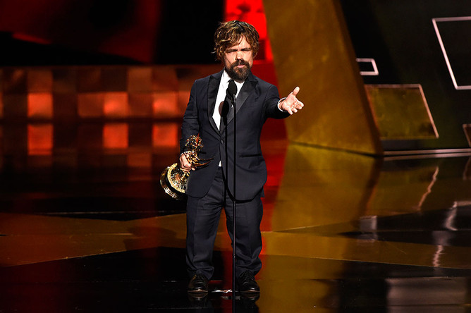 Питер Динклэйдж на церемонии Emmy Awards 2015